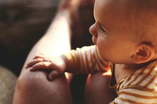 Mode post-partum été : comment s'habiller après l'accouchement quand il fait chaud