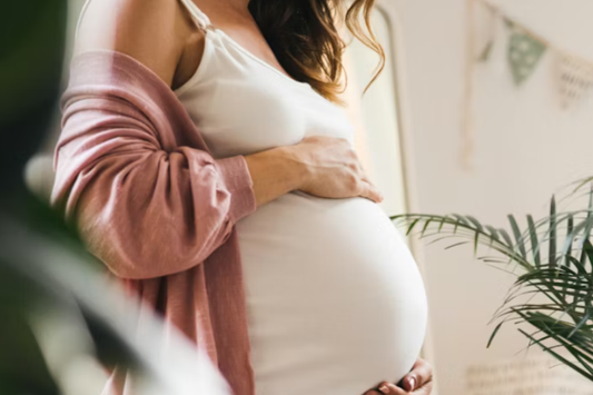 Mode de grossesse : pourquoi choisir un top de grossesse évolutif