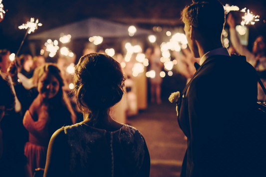 Mode de grossesse : comment être élégante enceinte pour un mariage en été