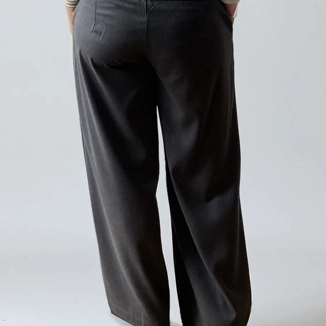 Pantalon de grossesse à porter pendant et apres ! Matiere fluide et douce. a porter au travail ou alors le week end. Fabriqué en France