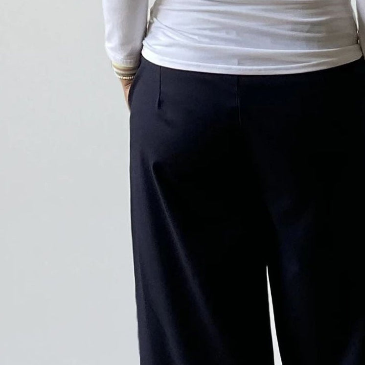 Pantalon large droit. Fluide et doux. A porter pendant la grossesse et meme apres. Fabriqué en France