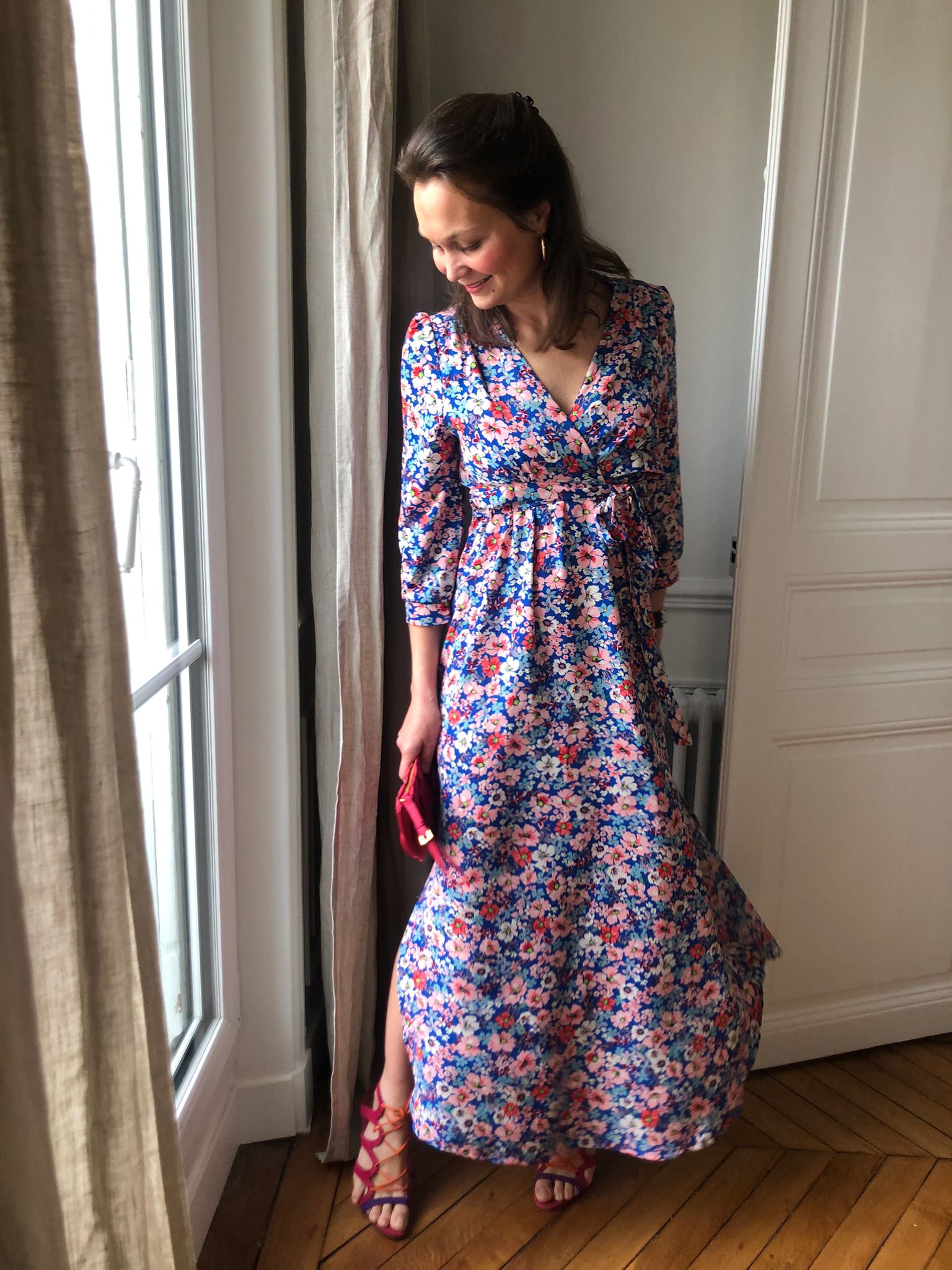 Robe Pagoda imprimée pour femme enceinte et allaitante – modèle élégant et pratique, coupe flatteuse et tissu léger.