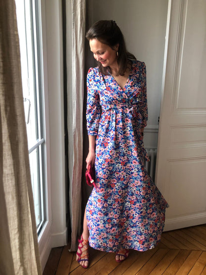 Robe Pagoda imprimée pour femme enceinte et allaitante – modèle élégant et pratique, coupe flatteuse et tissu léger.