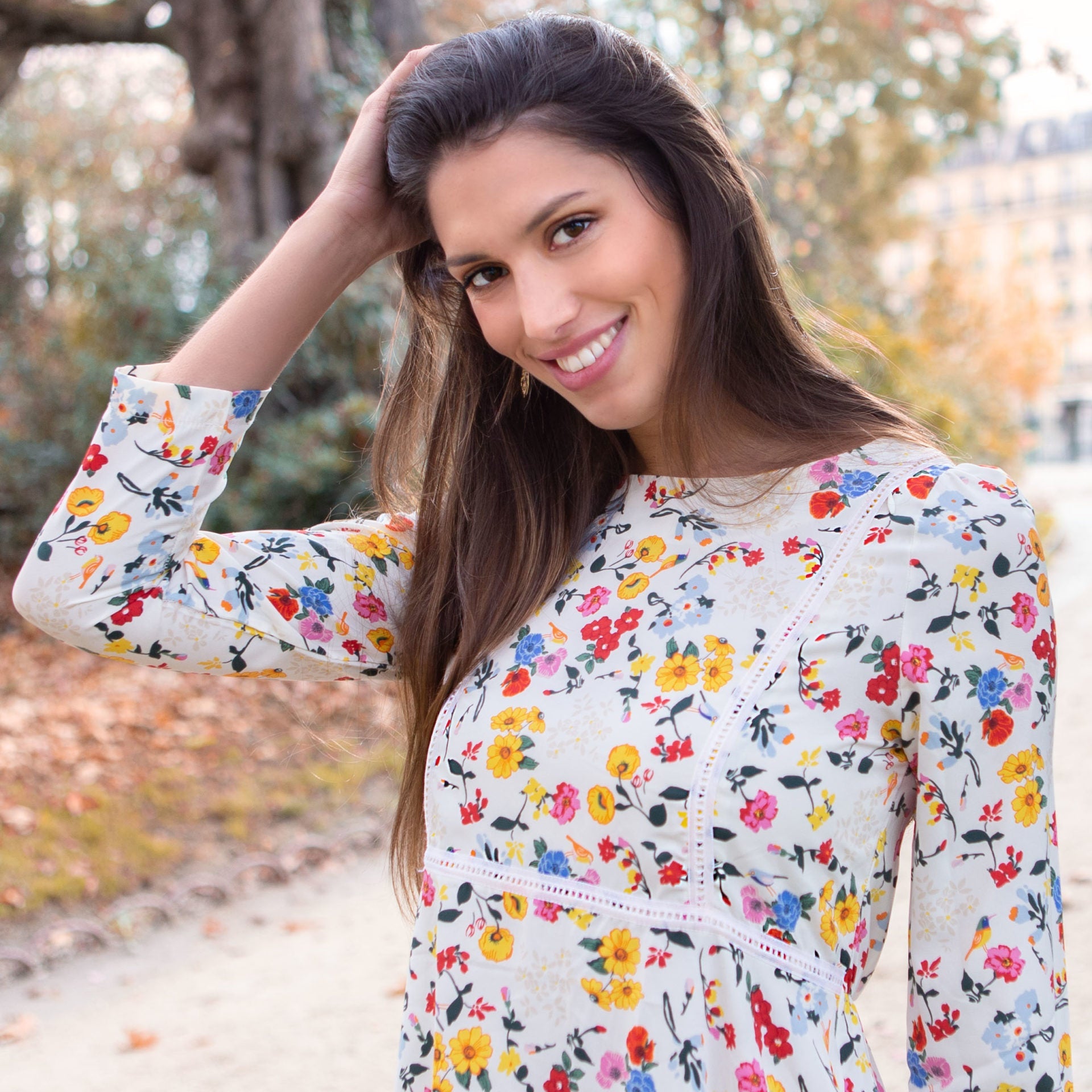 Robe Alexia portée lors d'un événement, un look chic et féminin pour futures et jeunes mamans.